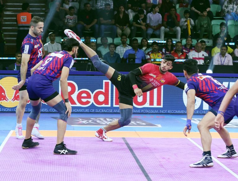 PKL-12: Bengaluru Bulls Secure Playoff Berth with Win Over Dabang Delhi
