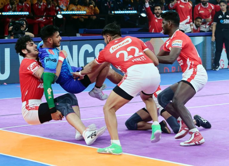 Devank Dalal’s Historic 25 Points Can’t Save Bengal Warriors from 7-Point Loss to Gujarat Giants
