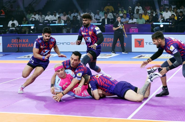 PKL 12: Dabang Delhi Beats Jaipur Pink Panthers by 3 Points in Close Match